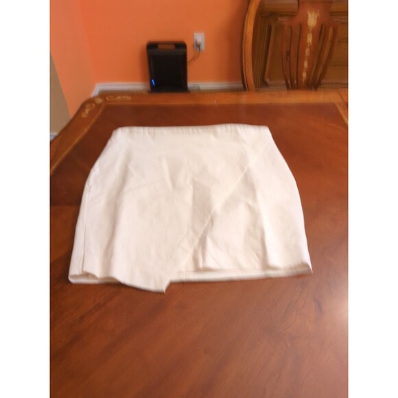 Banana Republic Cream Mini Skirt - Picture 4 of 9